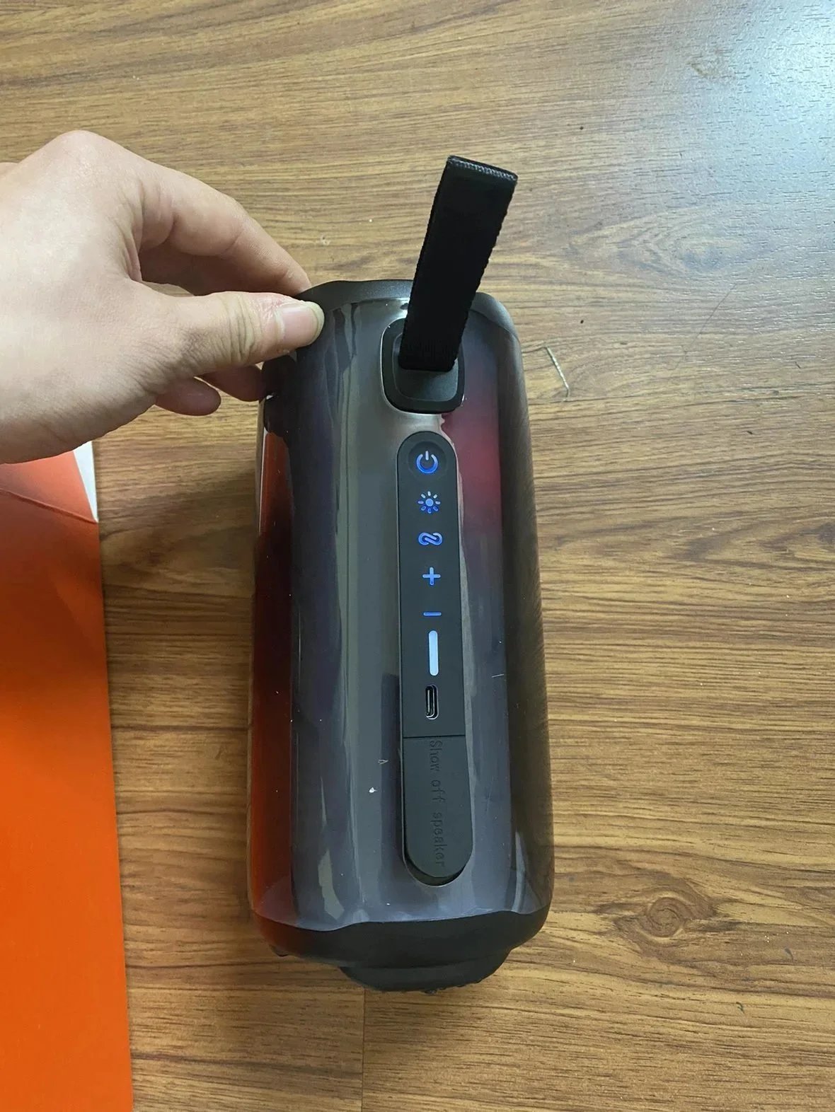Show off Speaker Black Portable Bluetooth Speaker