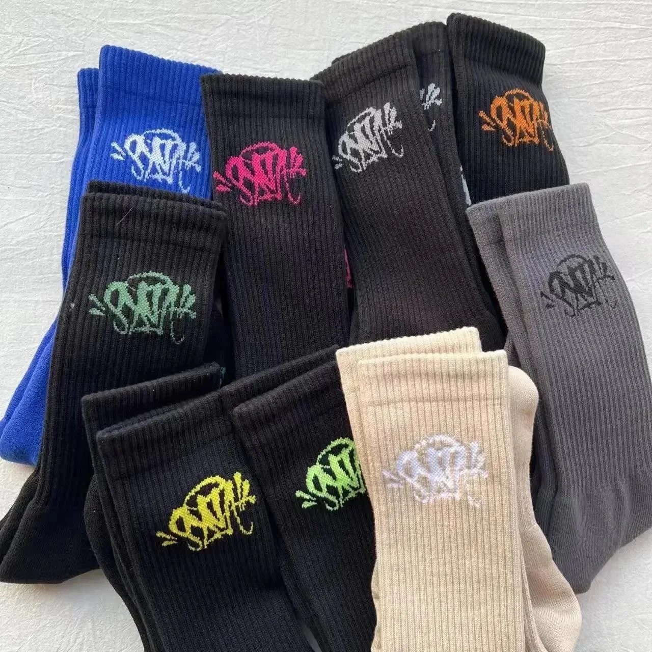 SNAP Crew Socks in V