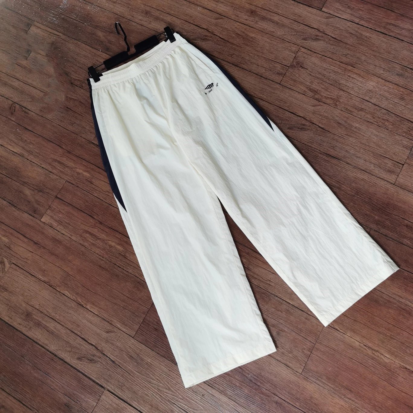 White and Navy Side 