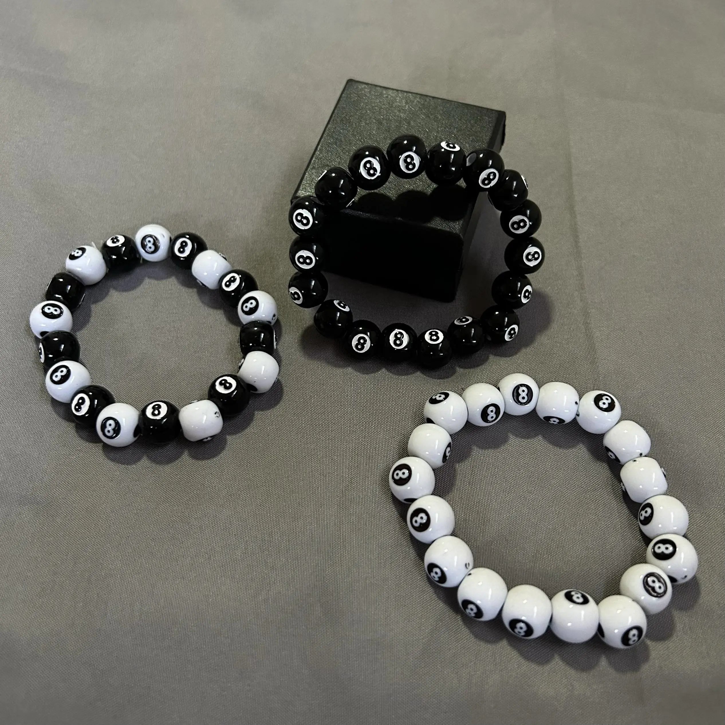 Black and White 8-Ba