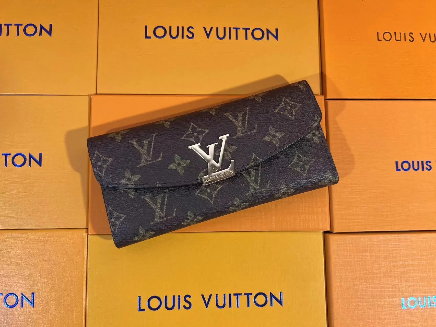 Louis Vuitton Monogr