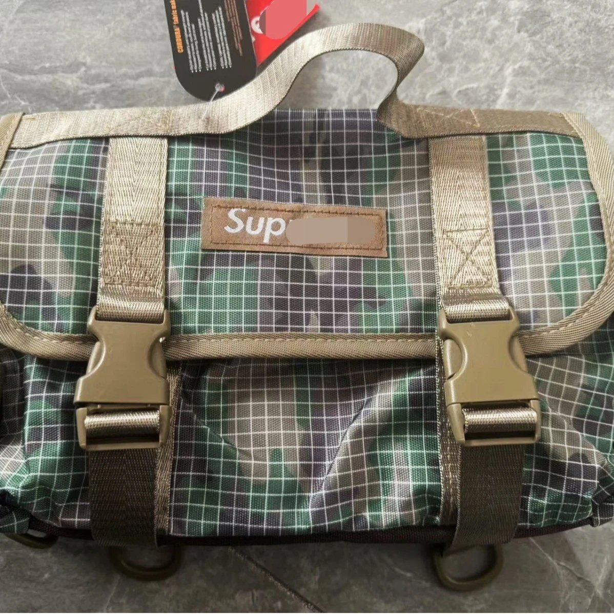 Supreme Camo Messeng