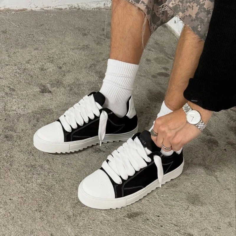 Black and White Low 