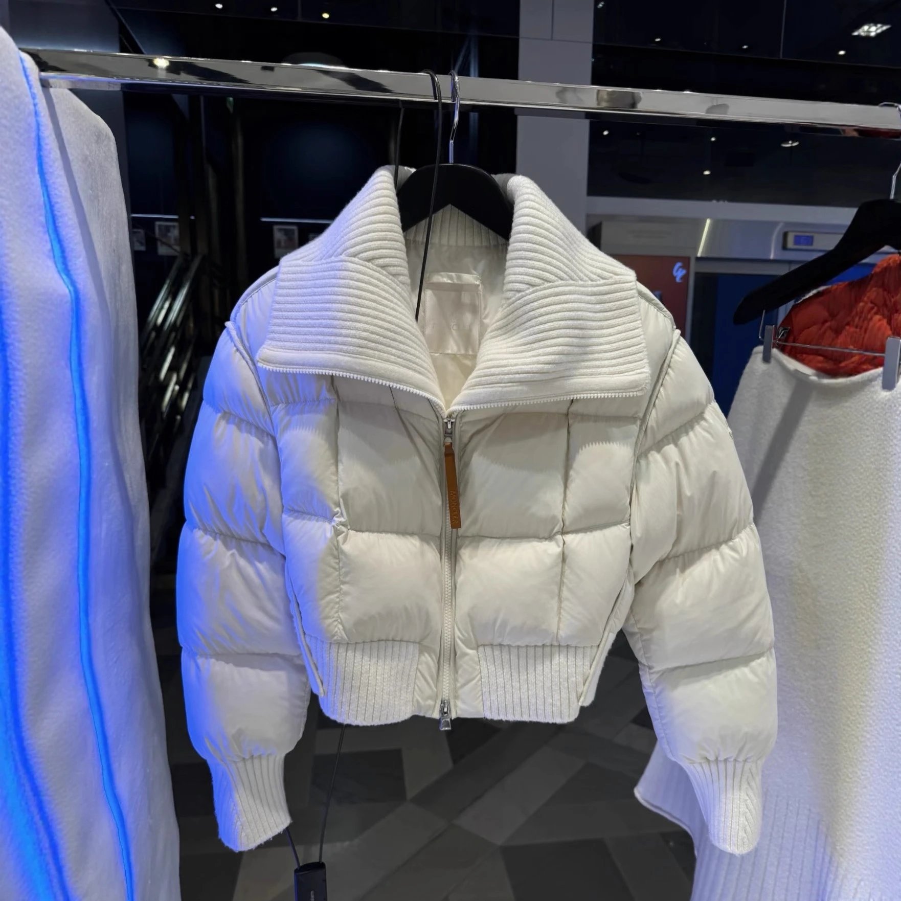 White Short Puffer J
