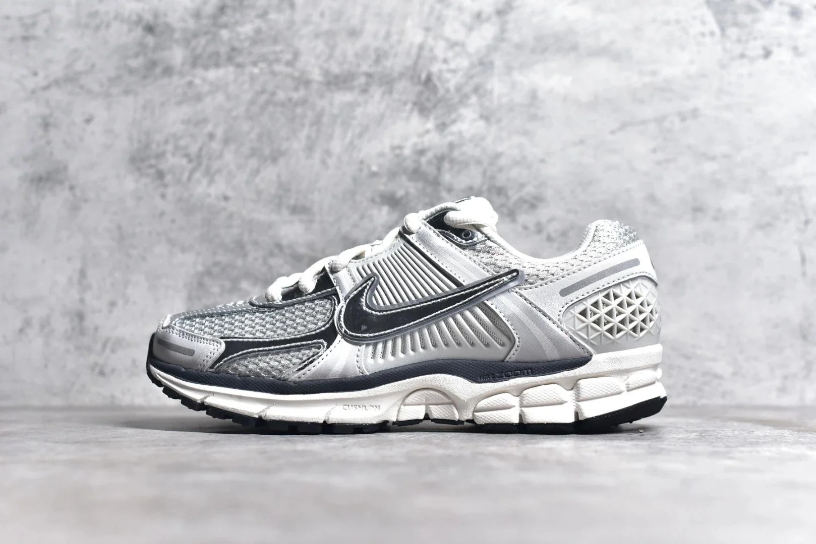 Nike Zoom Vomero 5 R