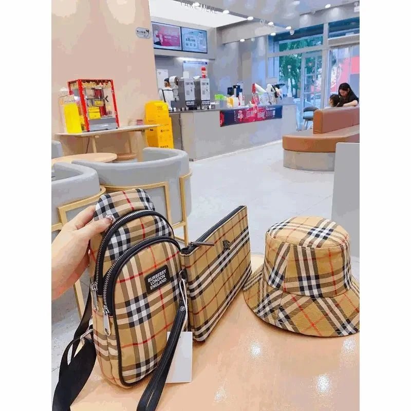 Burberry Vintage Che