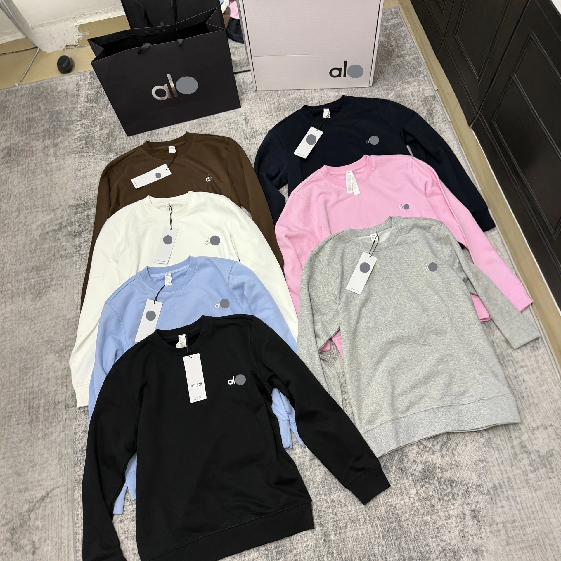 ALO Black Long Sleeve Sweatshirt