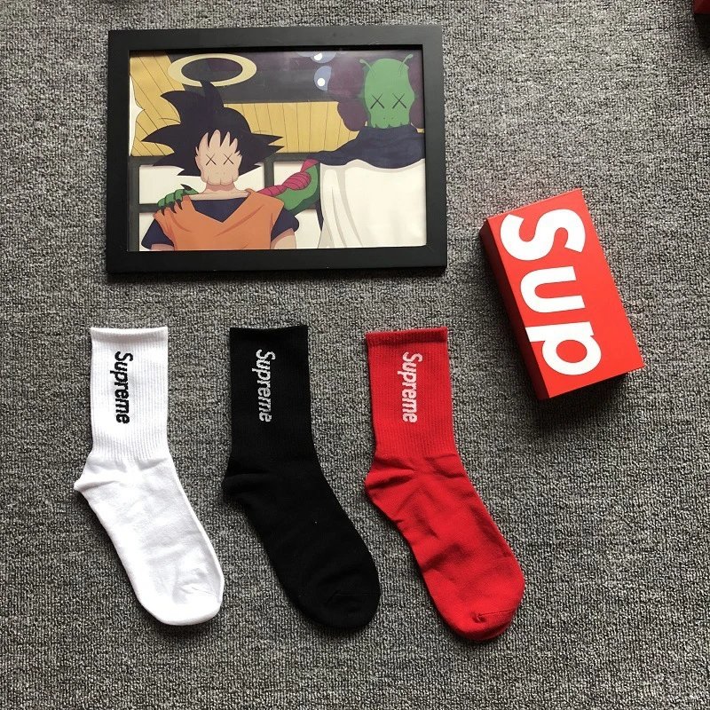 Supreme Socks White Black Red