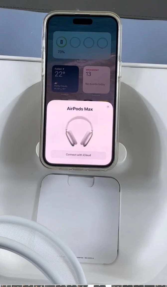 Apple AirPods Max He
