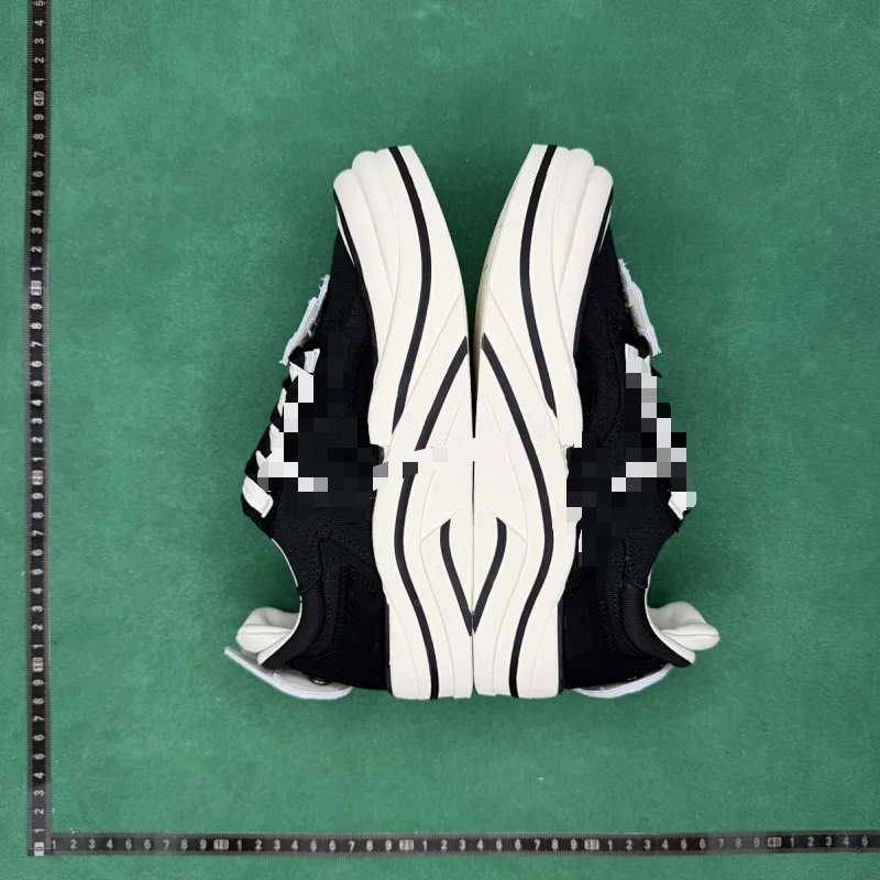 Black and White Low 