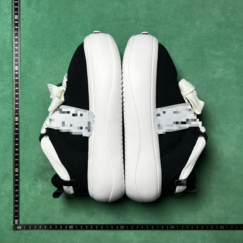 Black and White Canv
