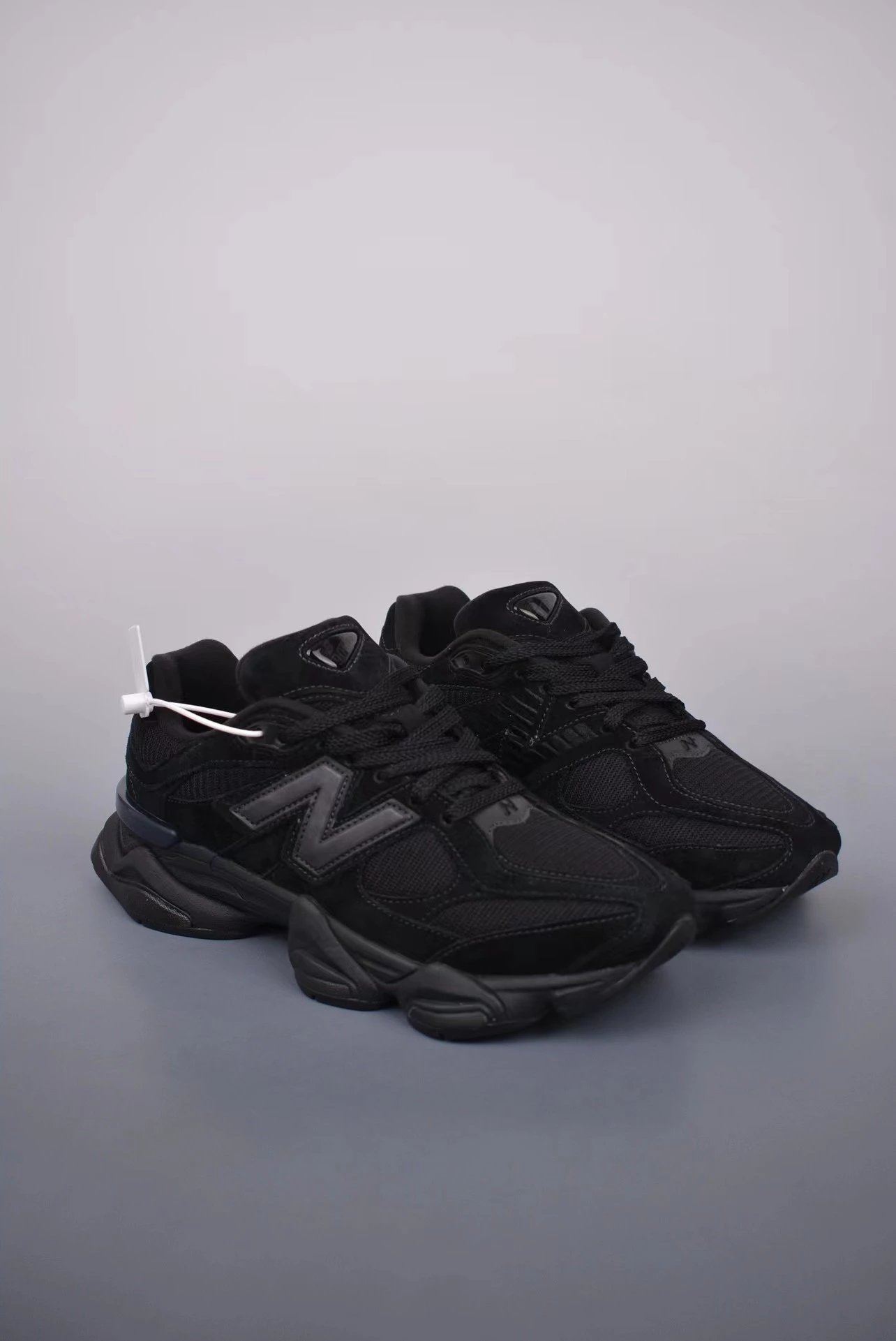 New Balance Black Sn
