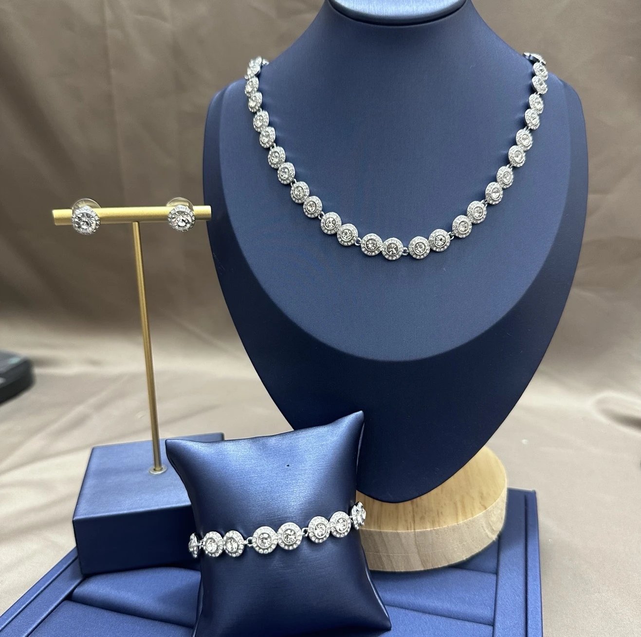 Silver Crystal Neckl