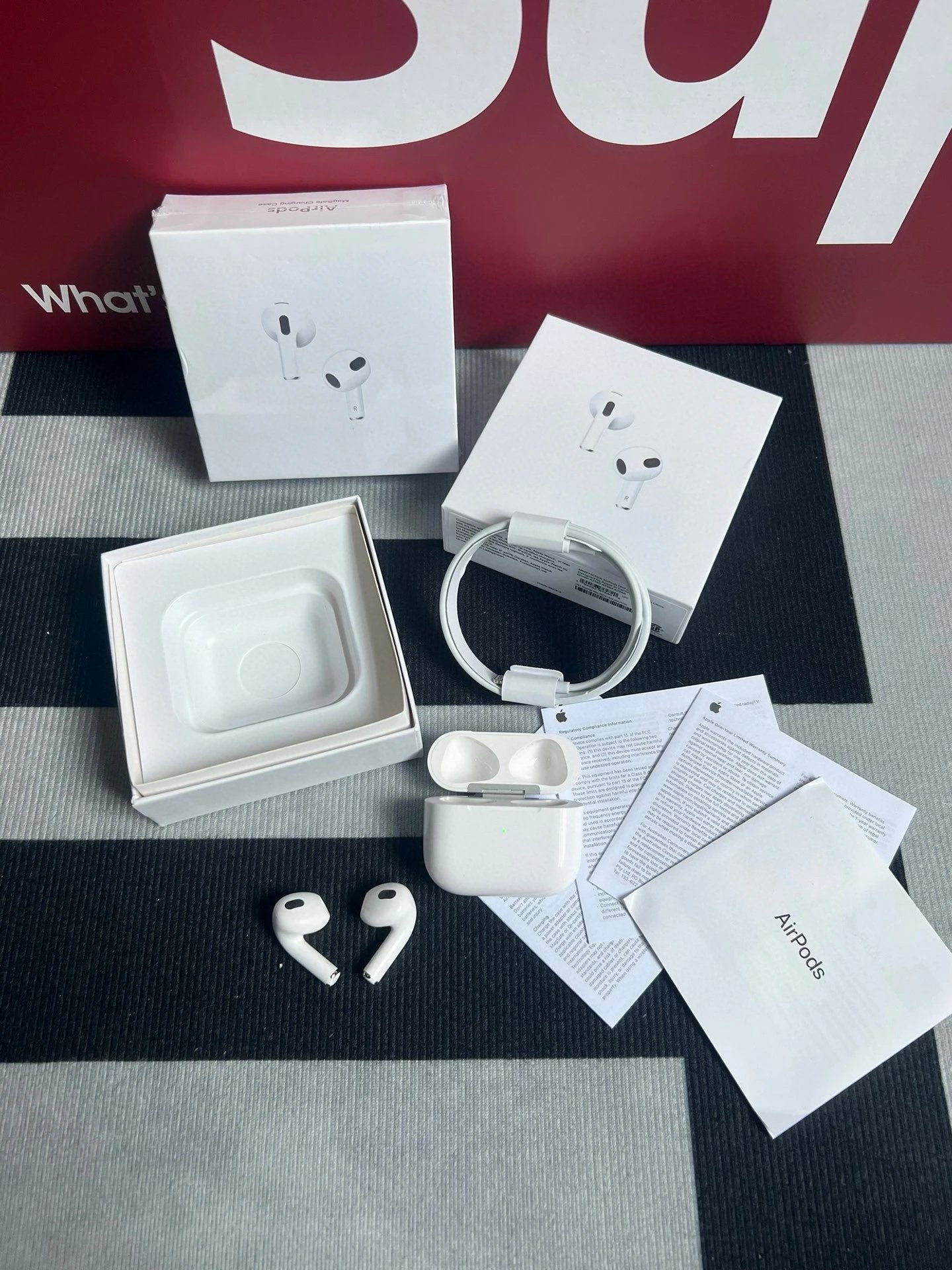 Apple White AirPods (3rd Gen) with Charging Case