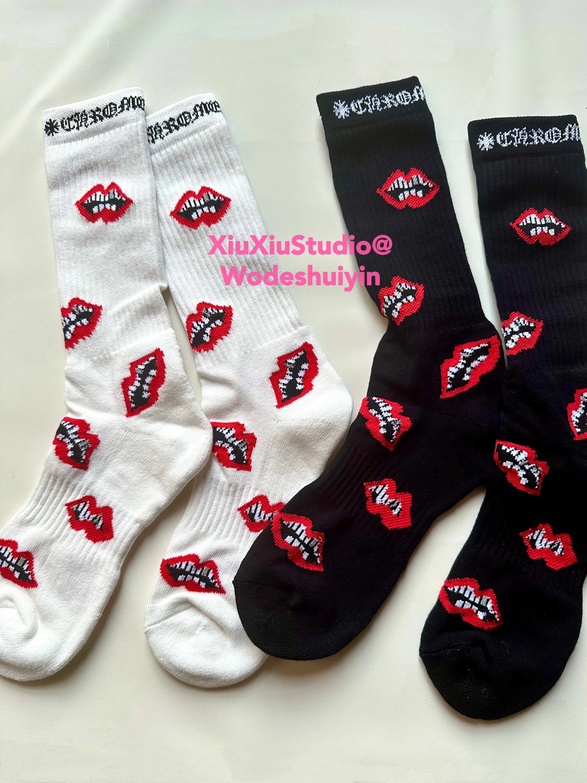XiuXiuStudio Black and White Lip Socks