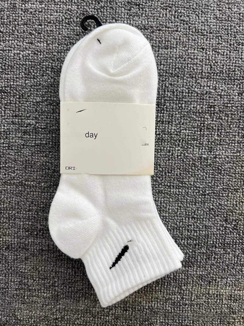 Day White Dri-Short Socks