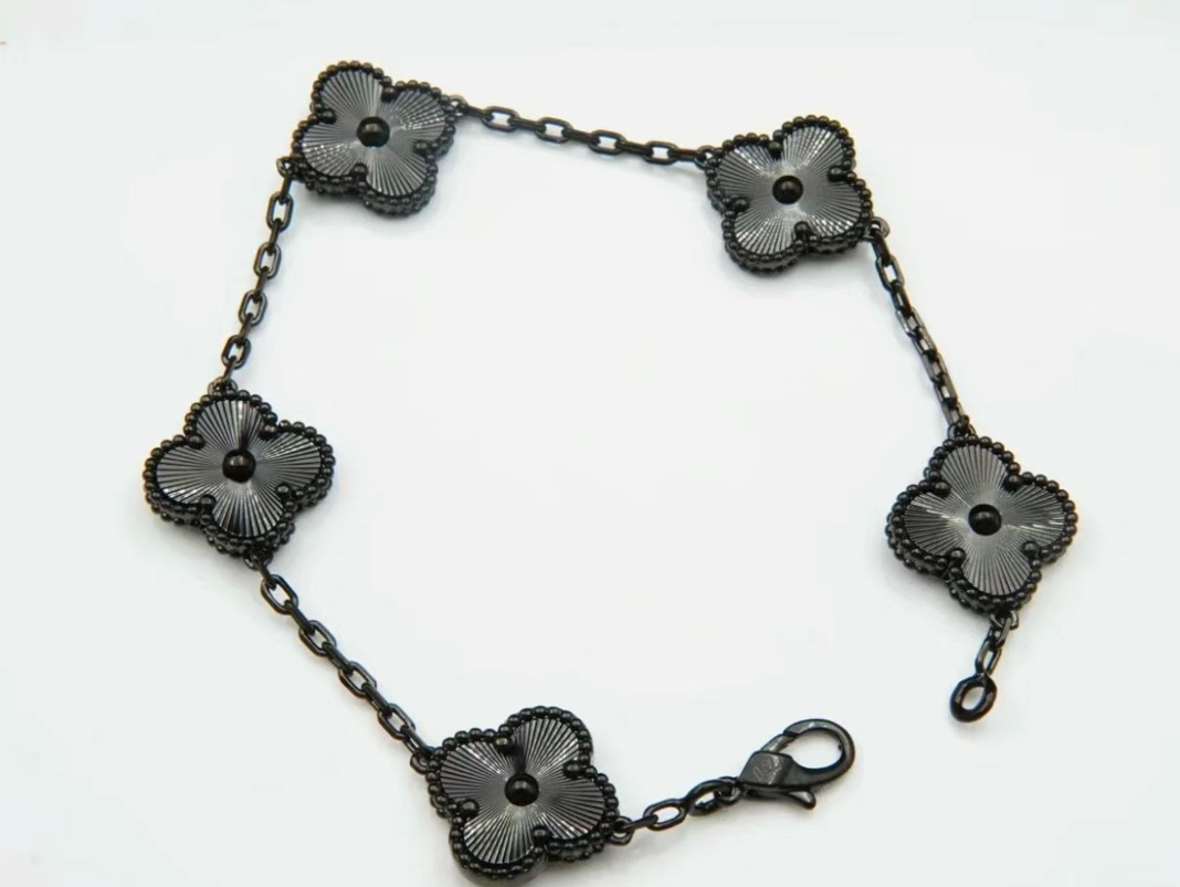 Van Cleef & Arpels B