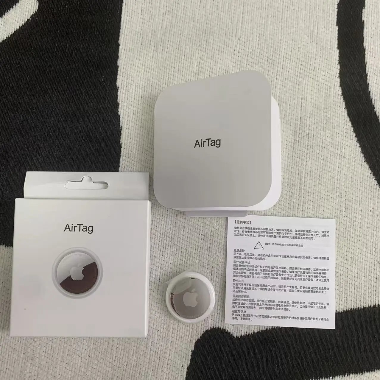 Apple AirTag White T