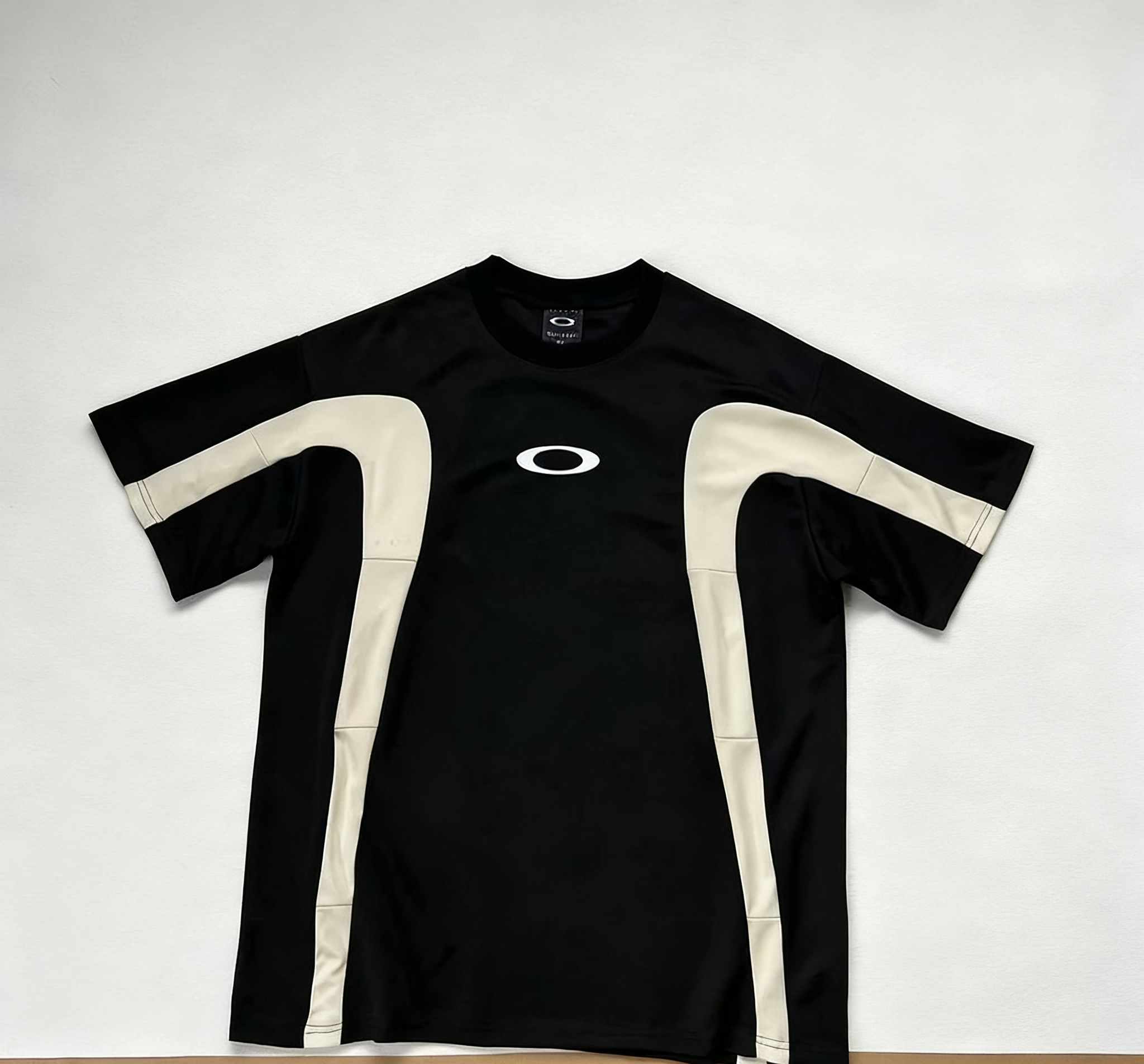 Oakley Black and Bei