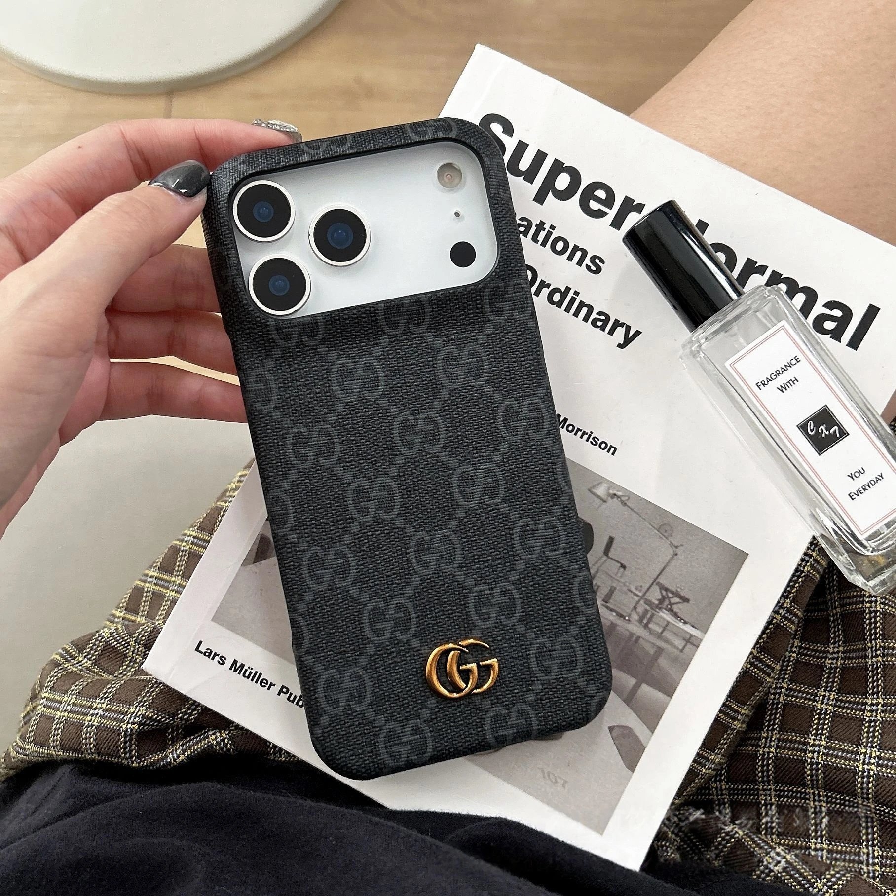 Gucci Black GG Logo 