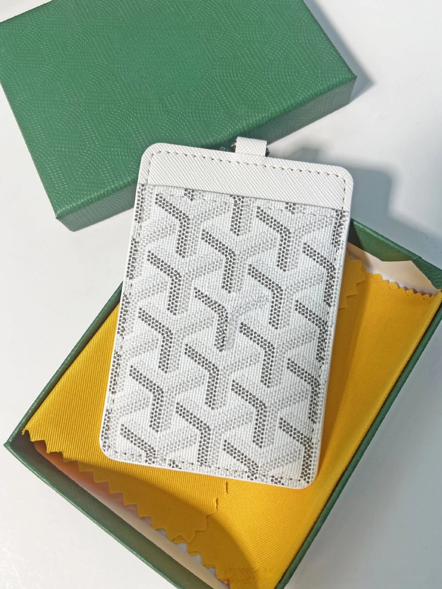 Goyard White Card Ho