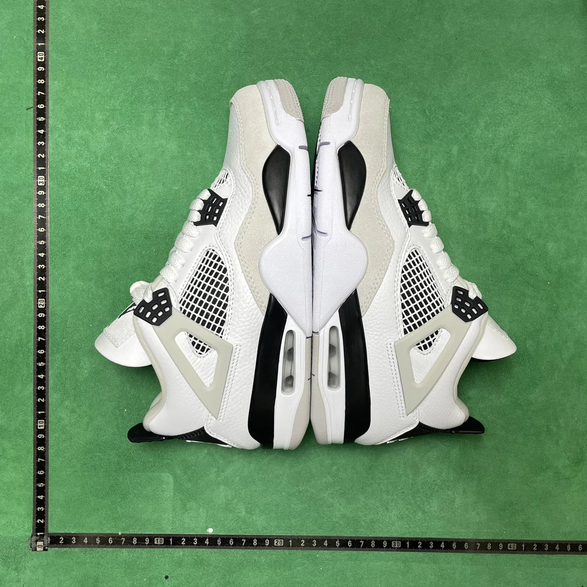 Air Jordan 4 White B