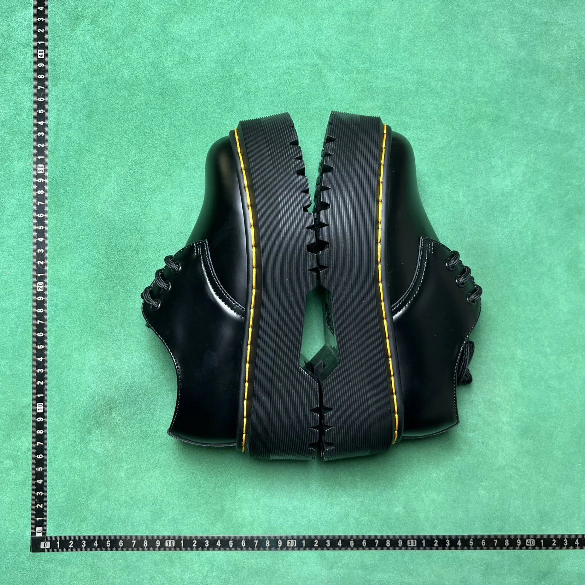 Dr. Martens Black Pl