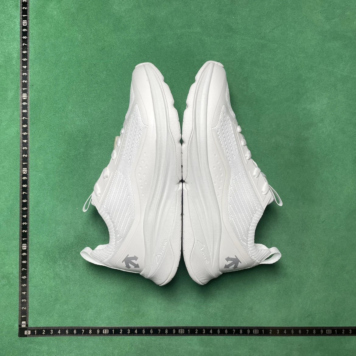 All-Wheel White Snea