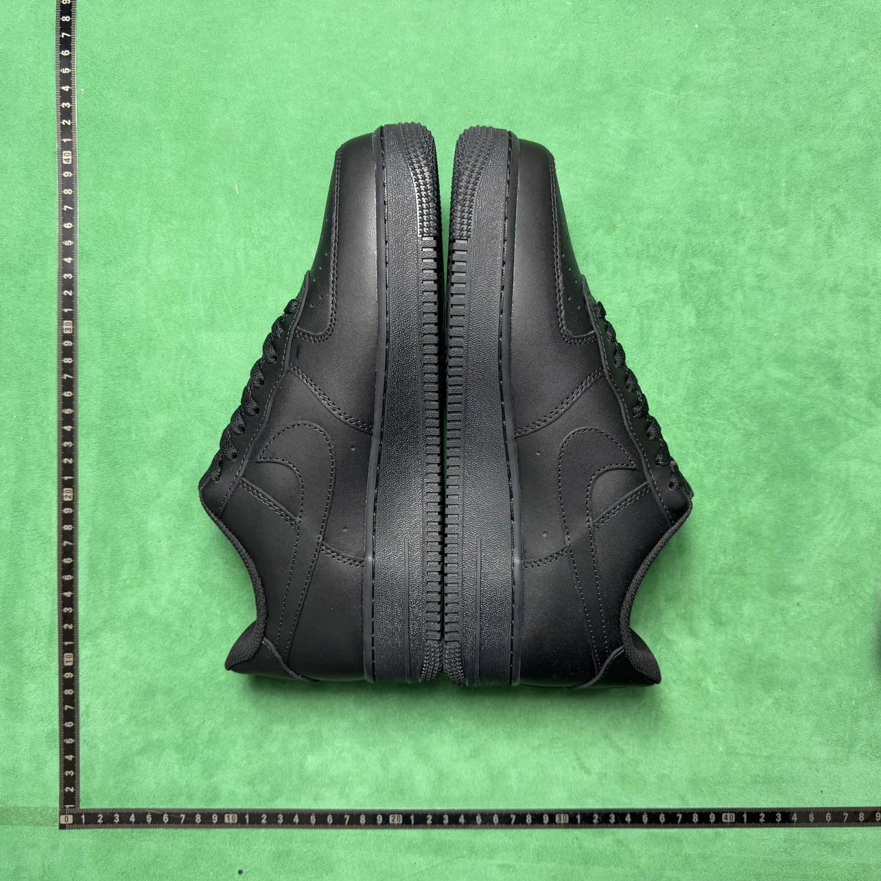 Nike Black Low Top S