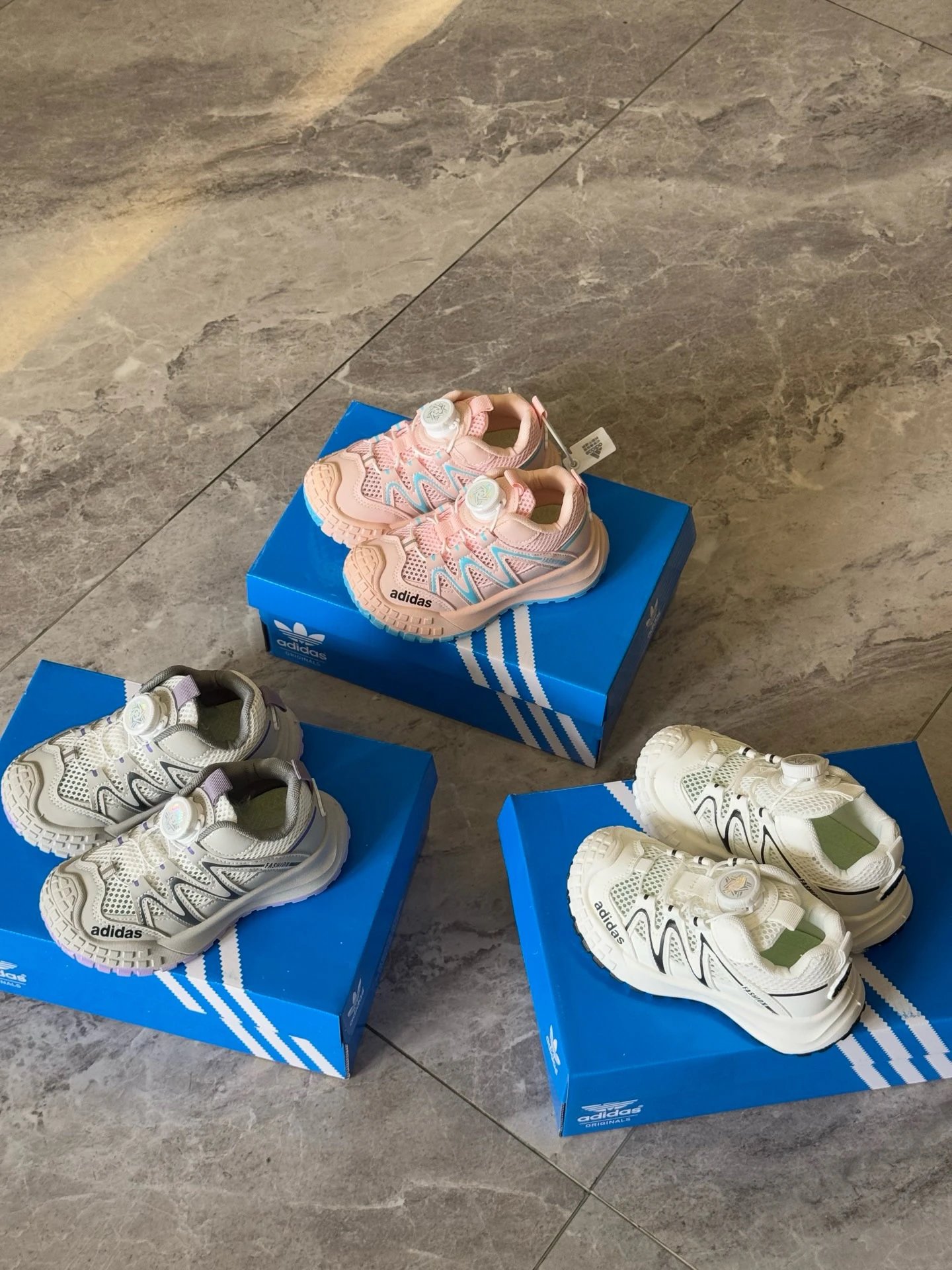 Kid Adidas Pink, Gre