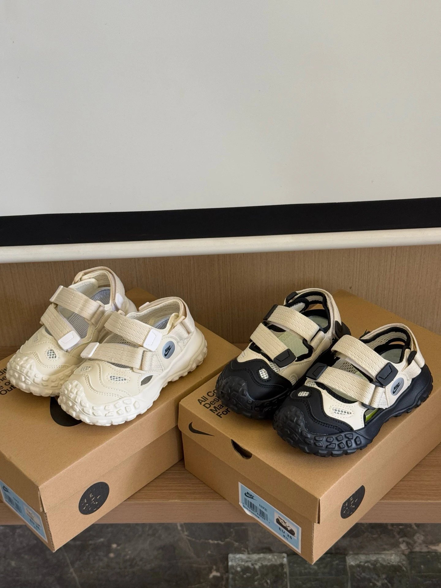 Kid Nike Beige and B