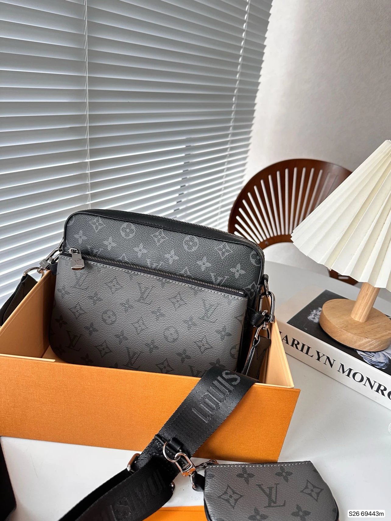 Louis Vuitton Grey M