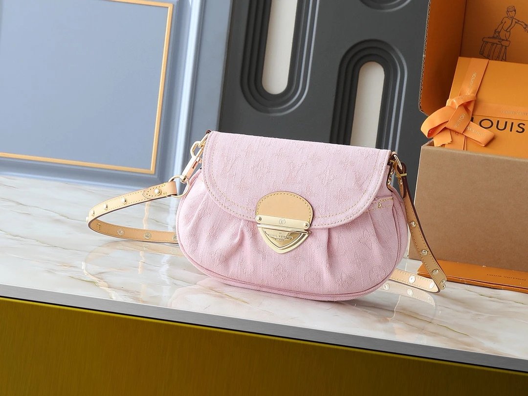 Louis Vuitton Pink M