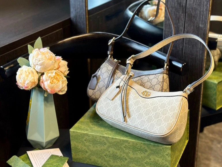 Gucci Beige GG Logo Shoulder Bag